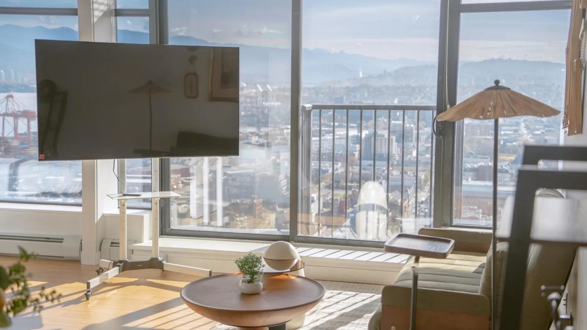 Skyhome In Gastown Amazing Ocean&Mountain Views Vancouver Canada