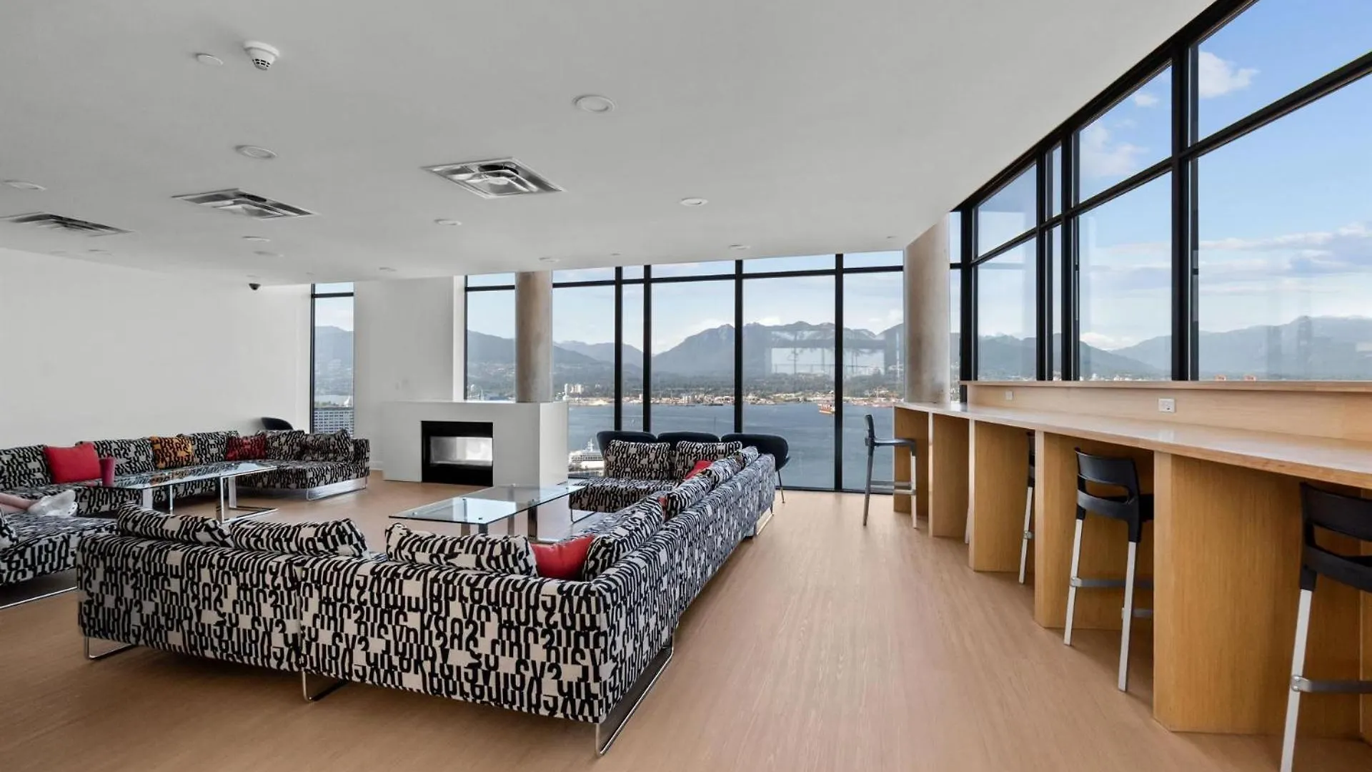 Skyhome In Gastown Amazing Ocean&Mountain Views Vancouver